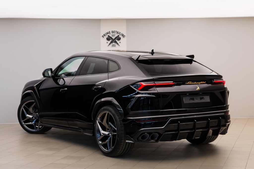 Lamborghini urus черный