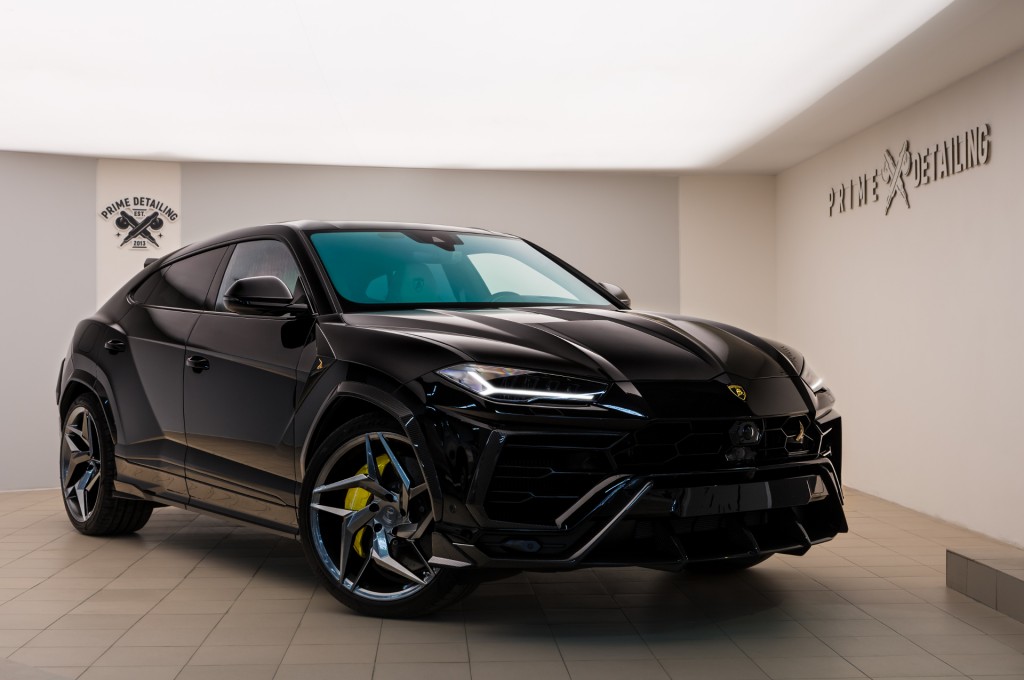 Lamborghini urus черный