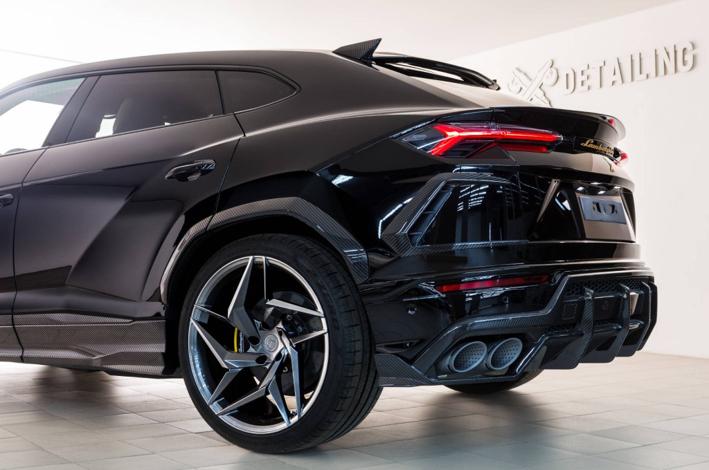 Lamborghini urus черный